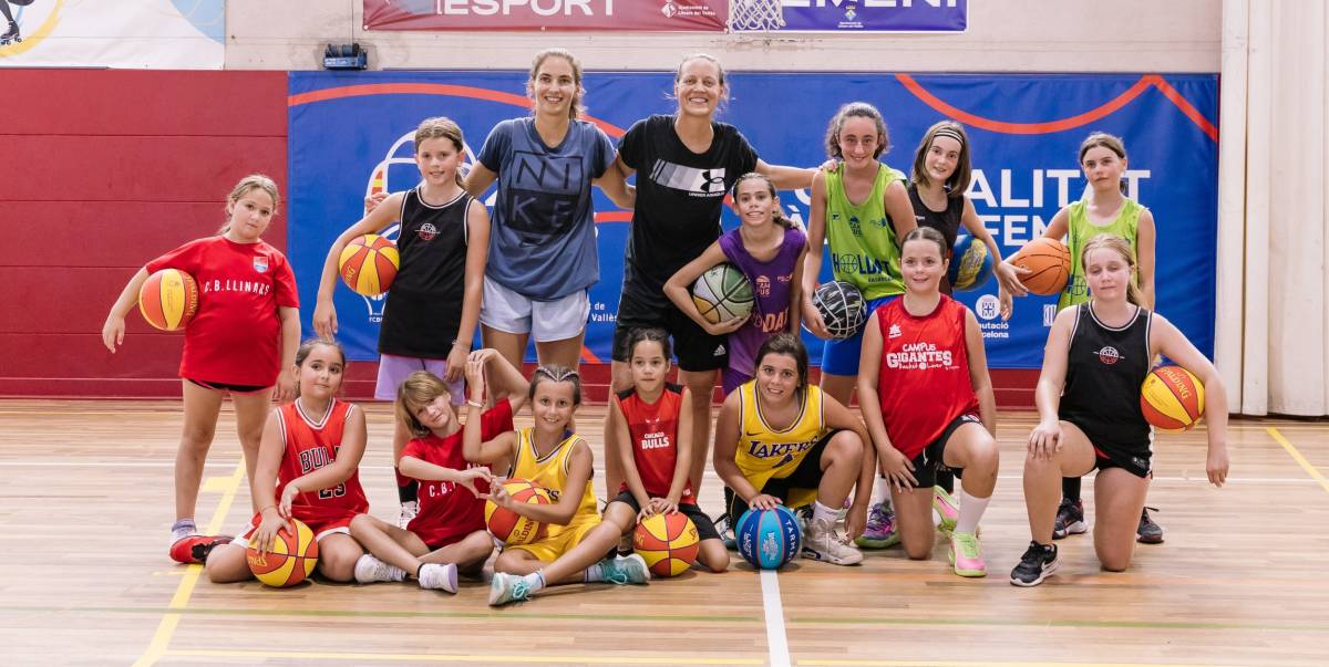 Dues jugadores de bàsquet professional fan un clínic a Llinars