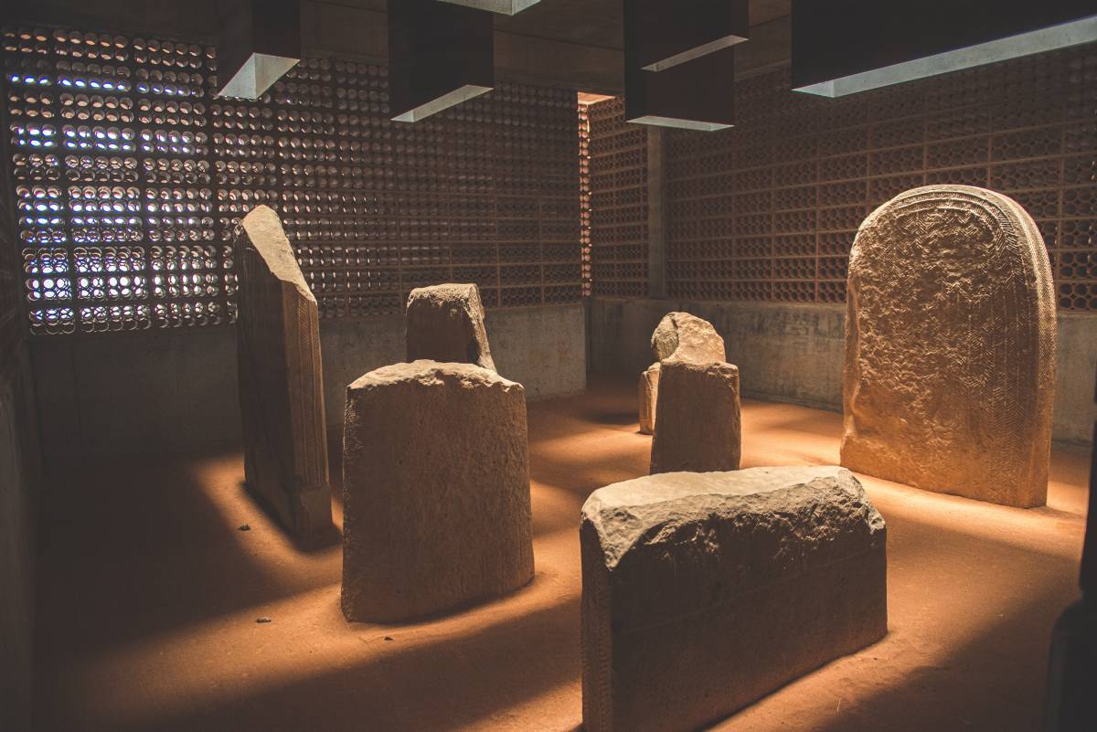 Les estàtues-menhirs del neolític que es troben a Seró Espai Transmissor - Seró Espai Transmissor Les estàtues-menhirs del neolític que es troben a Seró Espai Transmissor