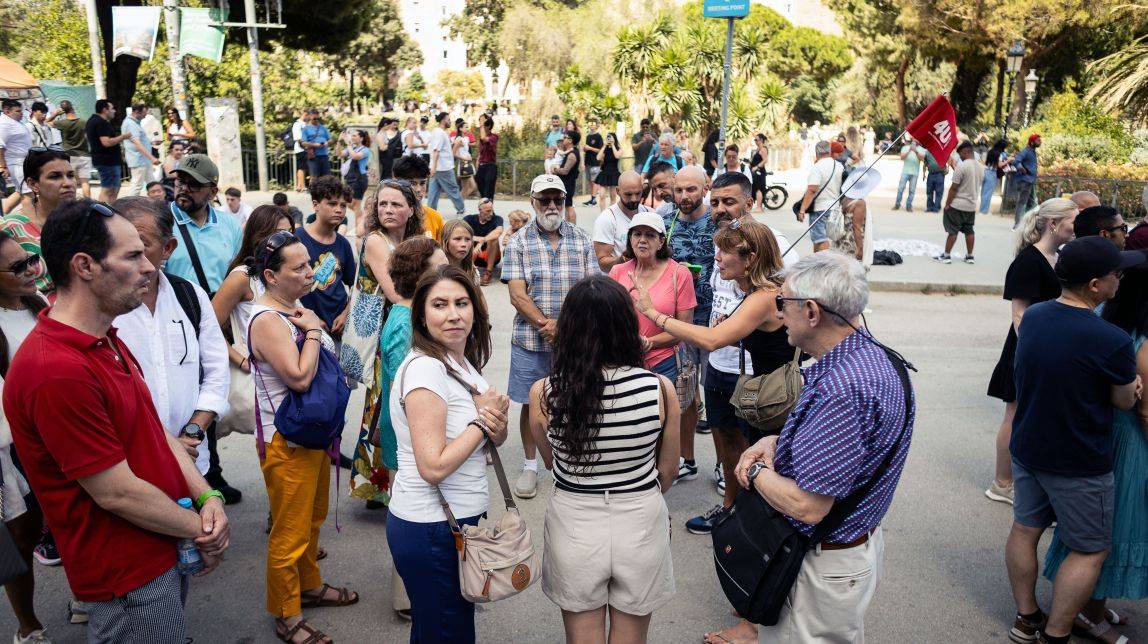 Barcelona aclareix com farà pagar els turistes la taxa diària: un euro més cada any fins al 2029