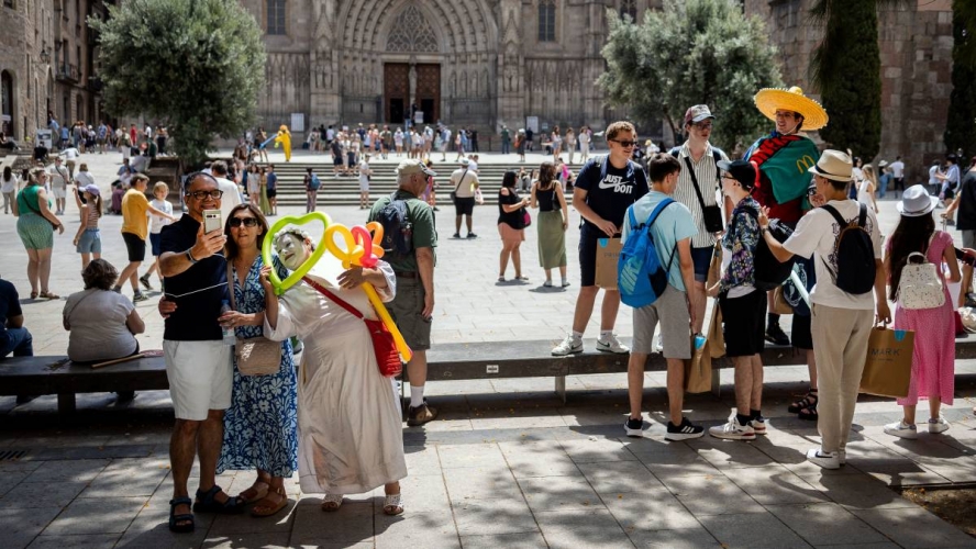 Barcelona aclareix com farà pagar els turistes la taxa diària: un euro més cada any fins al 2029