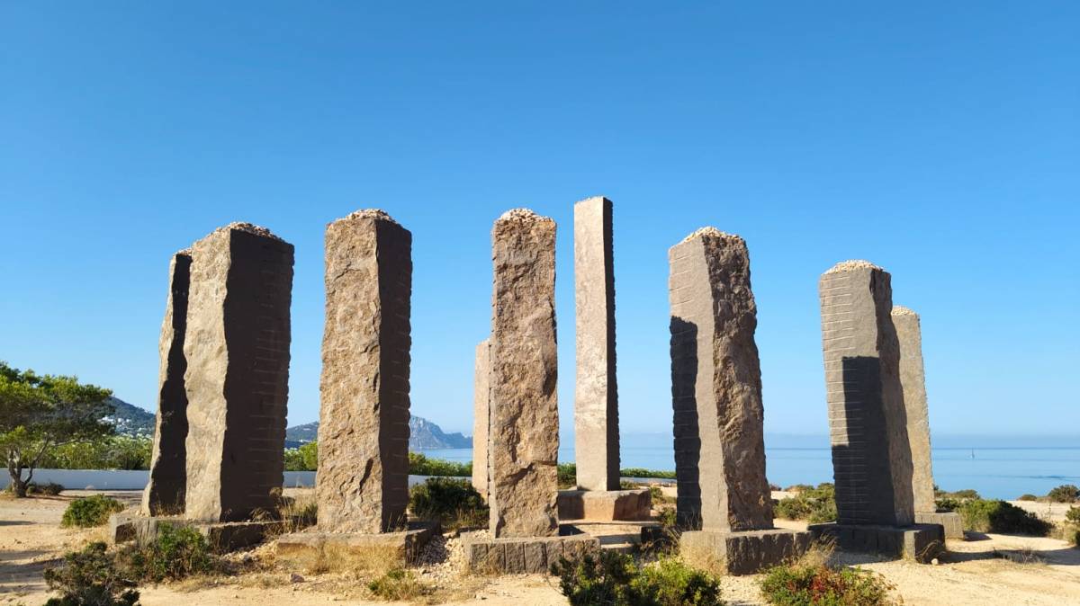 Ovnis i postes de sol: així és l'Stonehenge dels Països Catalans