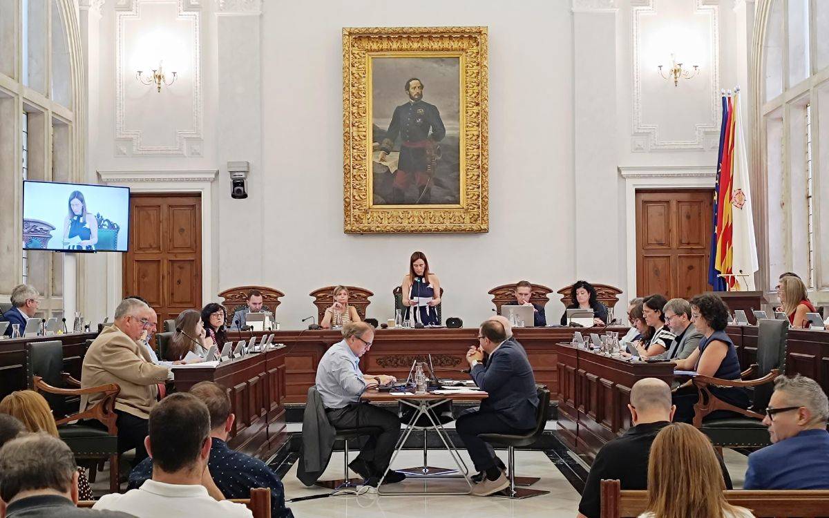 La ZBE encén una picabaralla política al ple de Reus i Junts abandona la sala