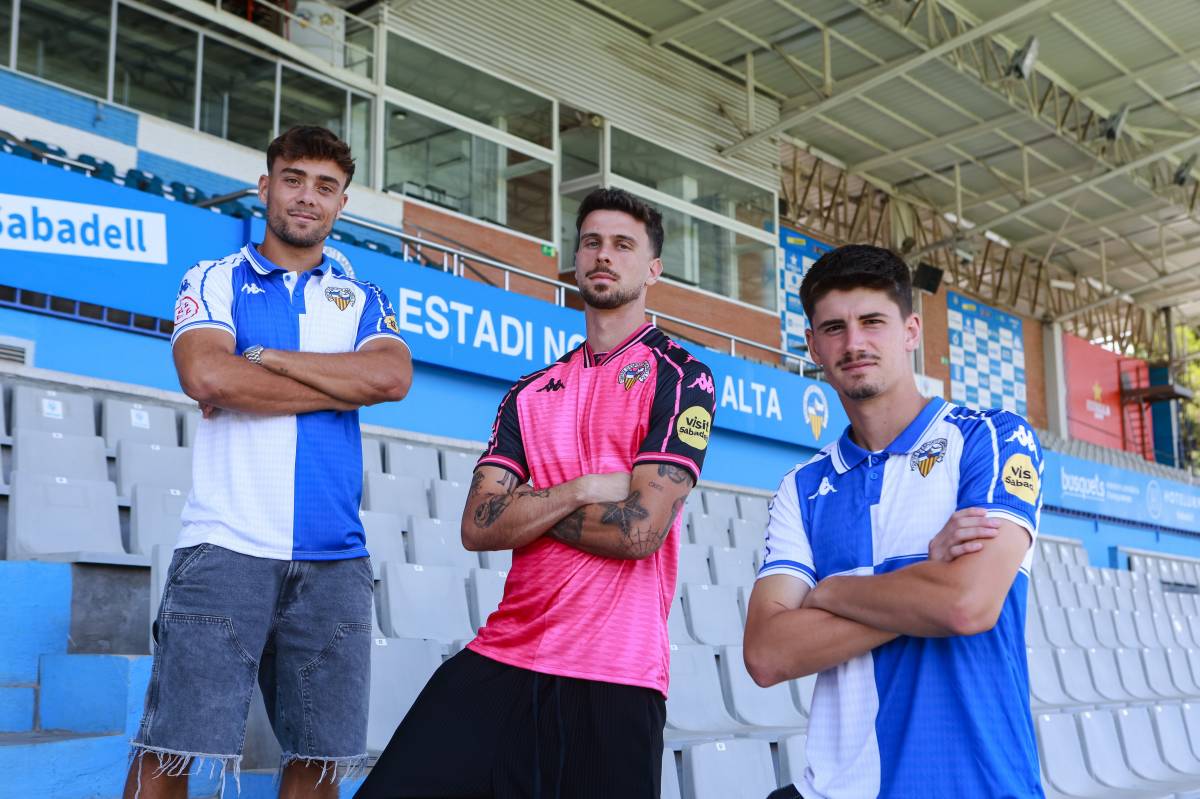 Fornés, Fuoli i Garcia, a la grada de la Nova Creu Alta - Victor Castillo