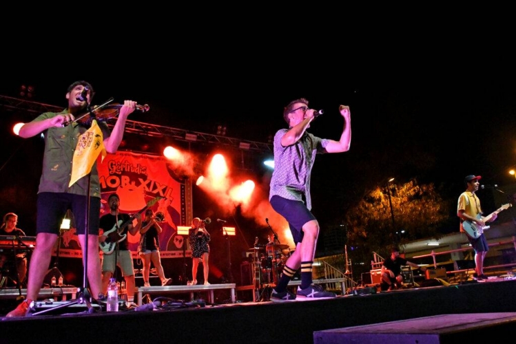 El pols pel volum a les festes majors de Barcelona: per què hi ha grups que deixen de tocar?
