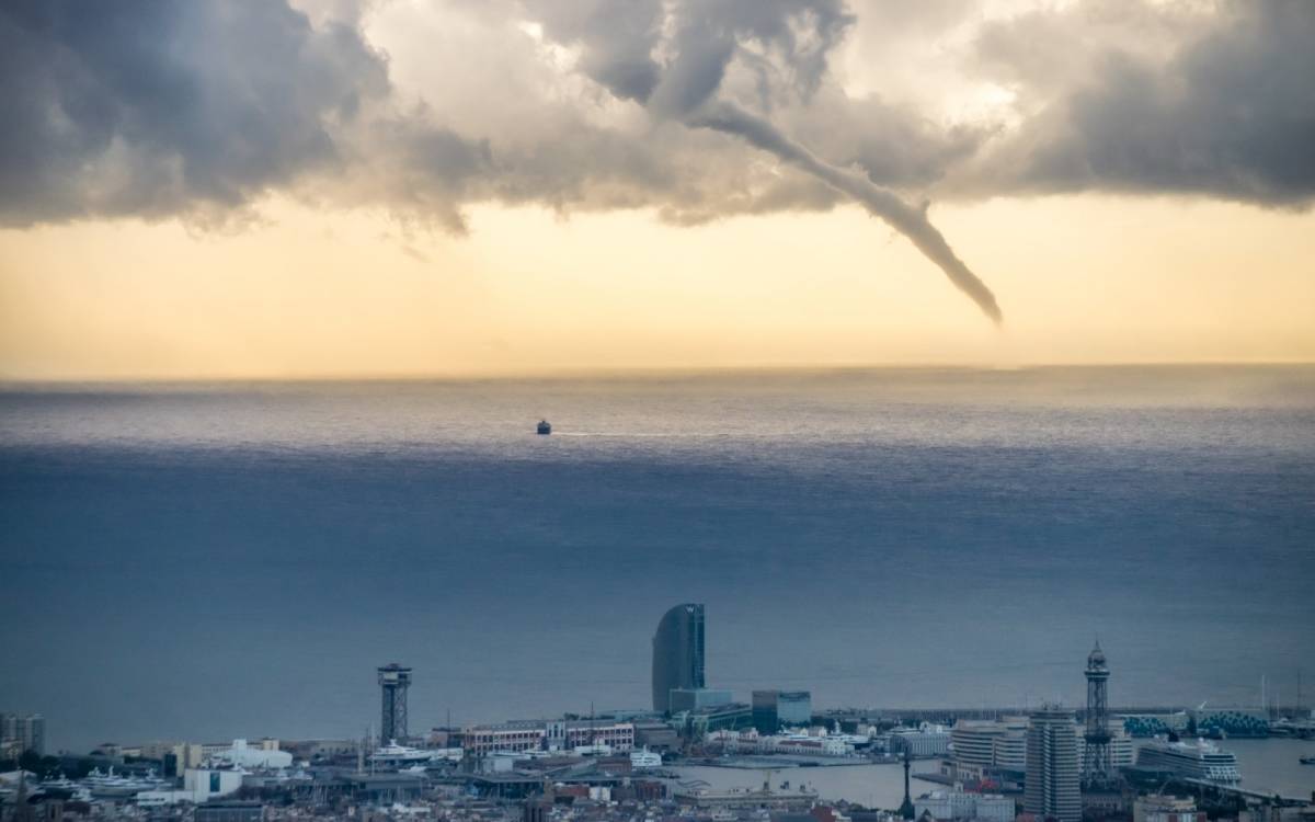 Alertes per temps violent: quina diferència hi ha entre mànegues, esclafits i tornados?