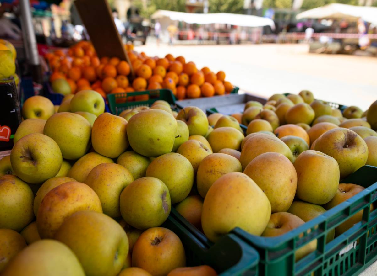 Una parada de fruita d`un mercat de carrer, en una imatge d`arxiu - GOVERN DE LA GENERALITAT Una parada de fruita d`un mercat de carrer, en una imatge d`arxiu