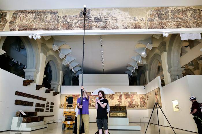 L'Aragó constata «tensió» en la primera visita al MNAC per les obres de Sixena