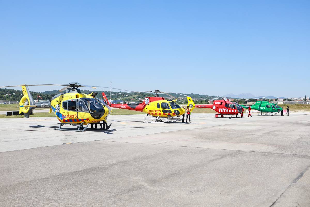 Dos helicòpters bombarders de Sabadell, enviats a Reus pel risc d'incendis
