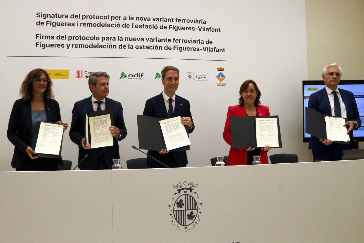 Signat el protocol per traslladar l'estació de trens de Figueres als afores i convertir-la en estació intermodal