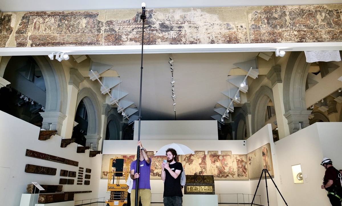 L'Aragó constata «tensió» en la primera visita al MNAC per les obres de Sixena