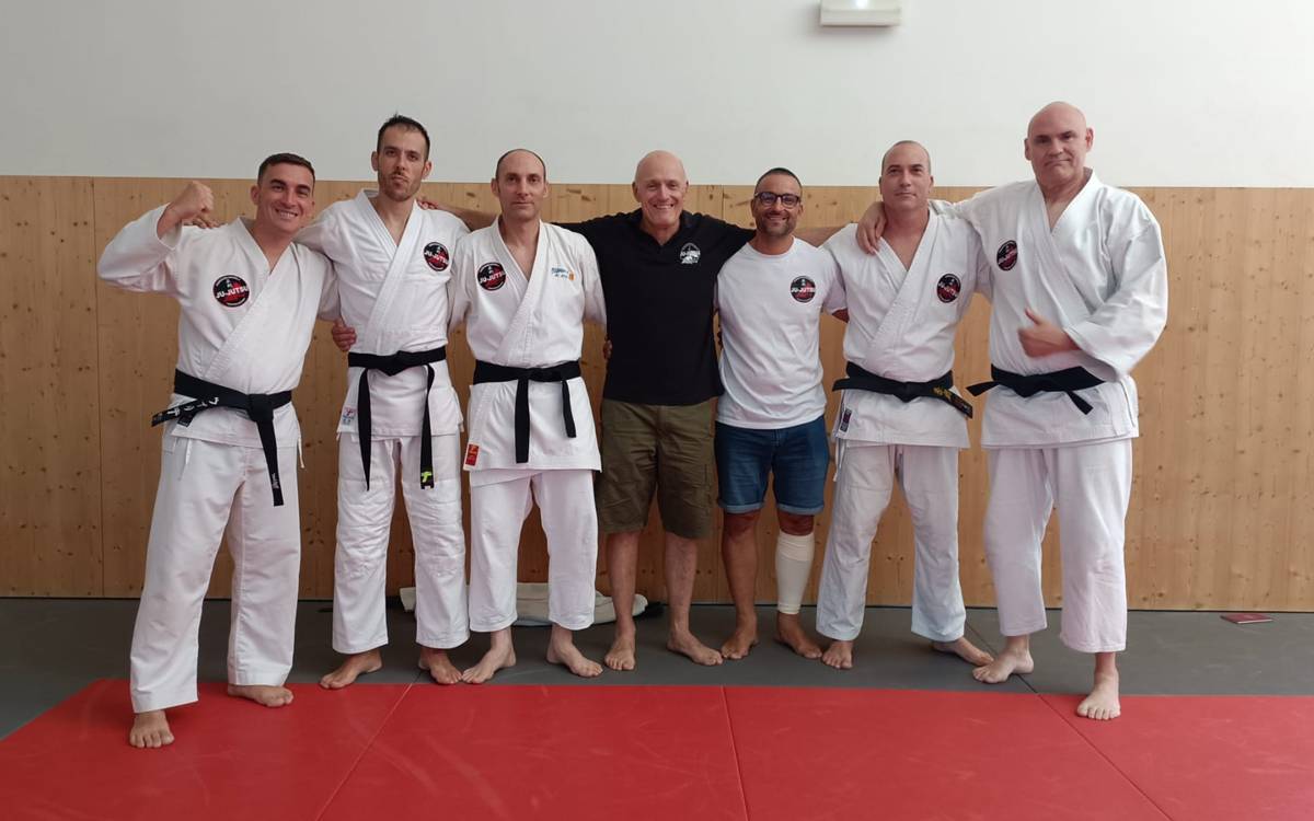 Cinc lluitadors d'Esport7 superen amb èxit els exàmens de pas de grau de jujitsu