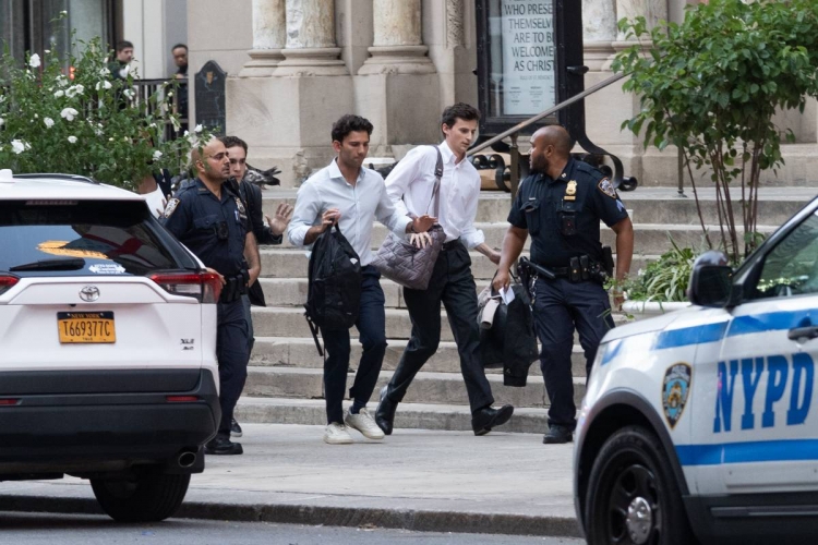 Un home mata quatre persones a trets al gratacel de Nova York on hi ha les oficines de la NFL i Blackstone