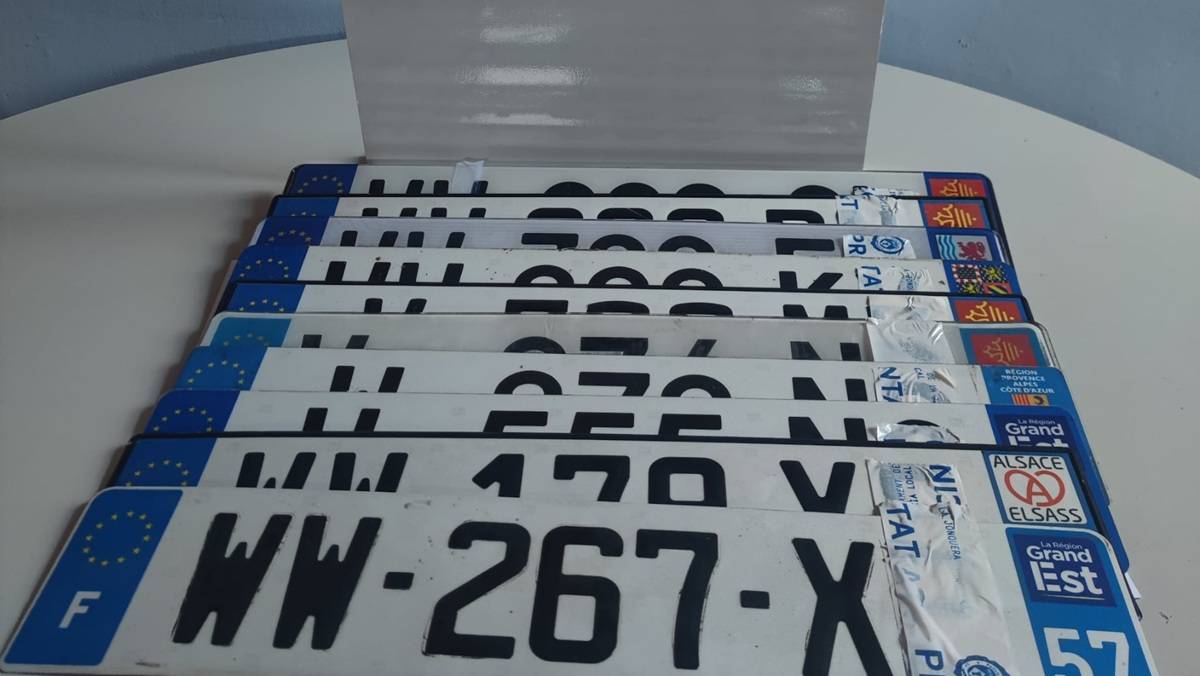 Dues lletres per amagar-se de la policia: la picaresca dels delinqüents fronterers
