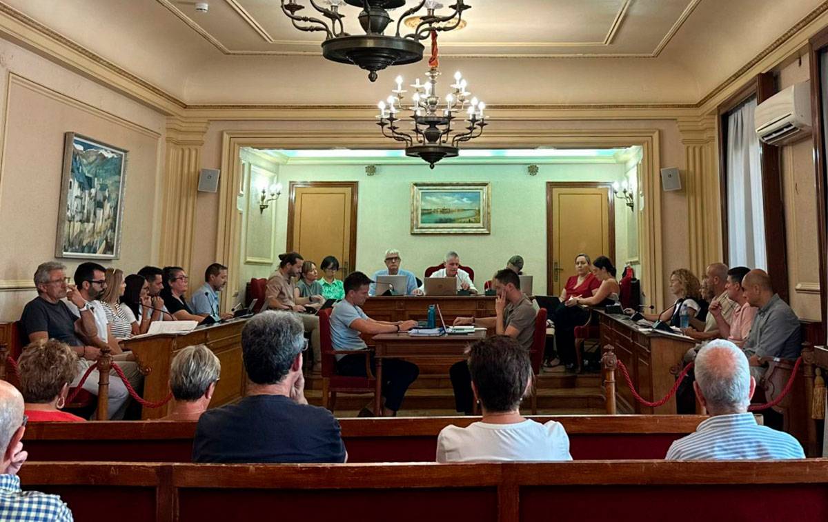 Amposta reclama canvis normatius per poder usar càmeres de vigilància a les illes de contenidors