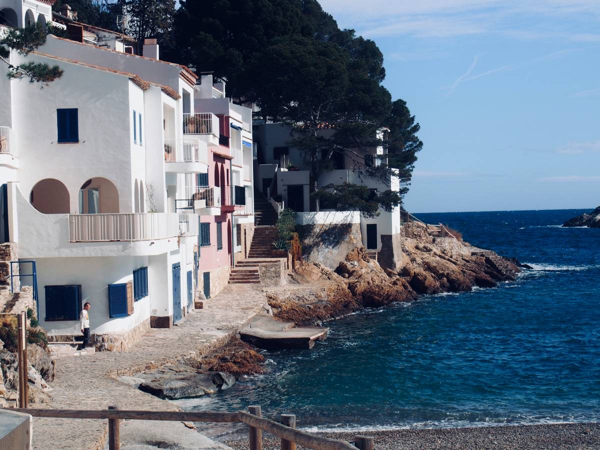 La platja catalana que manté viva l'essència marinera, segons «National Geographic»