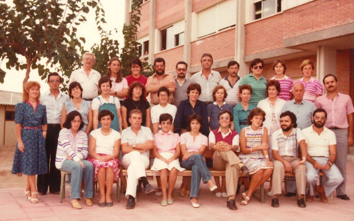 Una de les primeres imatges dels mestres que van començar a les Escoles Noves. - Cedida Una de les primeres imatges dels mestres que van començar a les Escoles Noves.