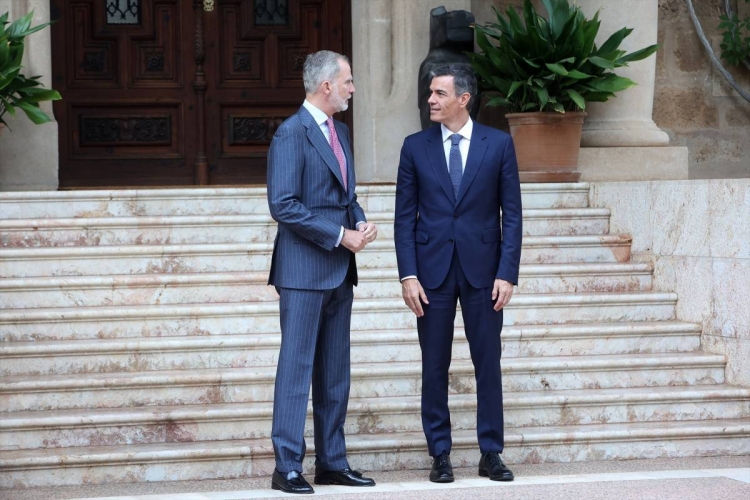 Sánchez descarta canvis al govern espanyol després de la cita estival amb Felip VI