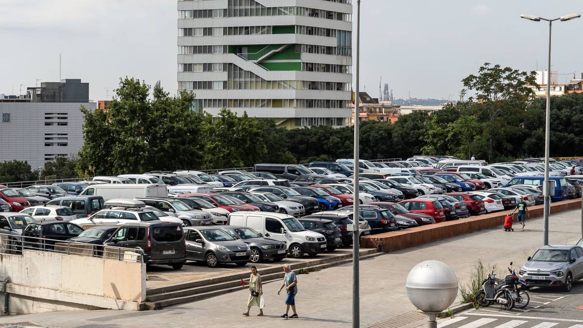 La lluita de quatre barris obrers de Barcelona per una piscina municipal