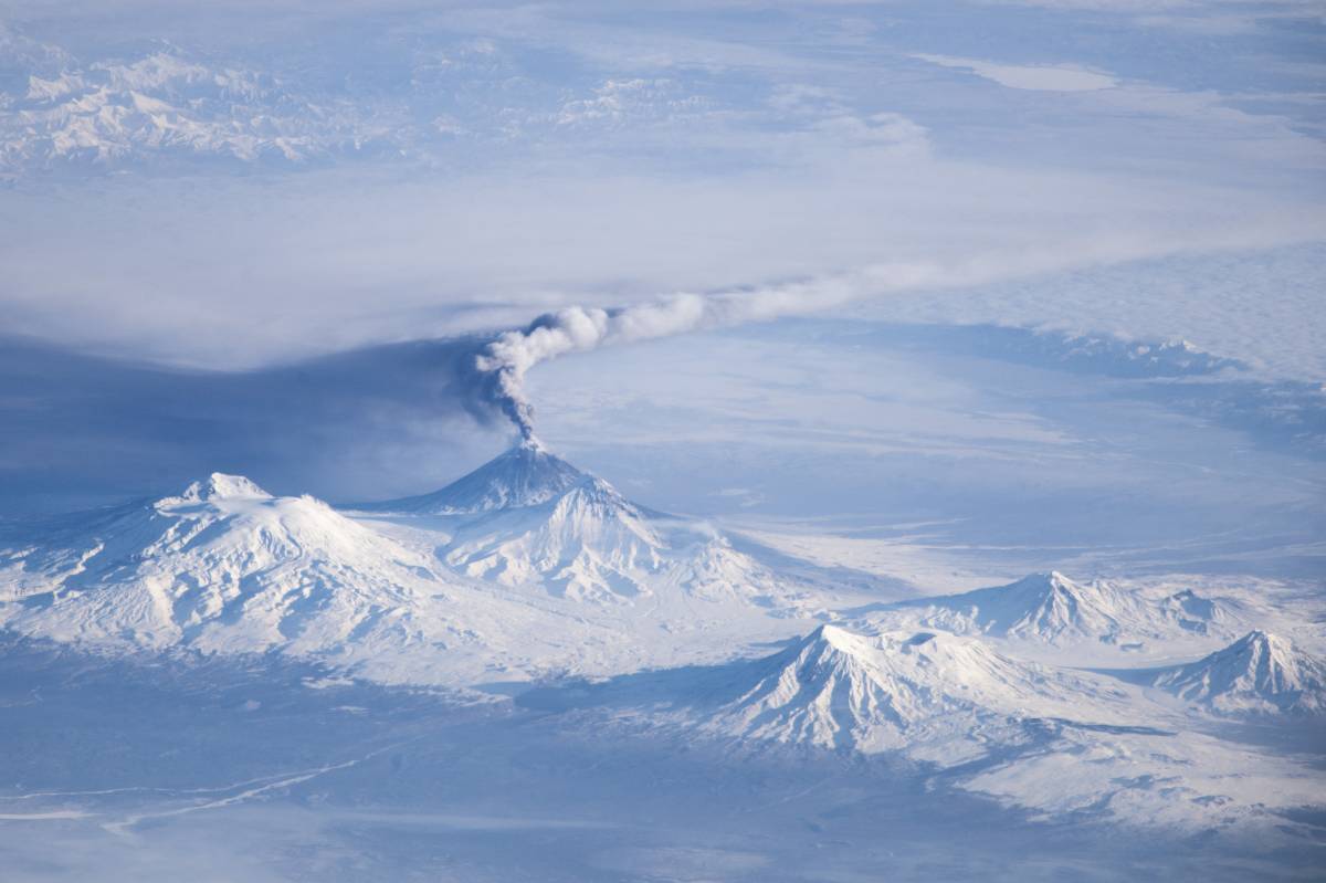 Un volcà entra en erupció a Rússia unes hores després del terratrèmol