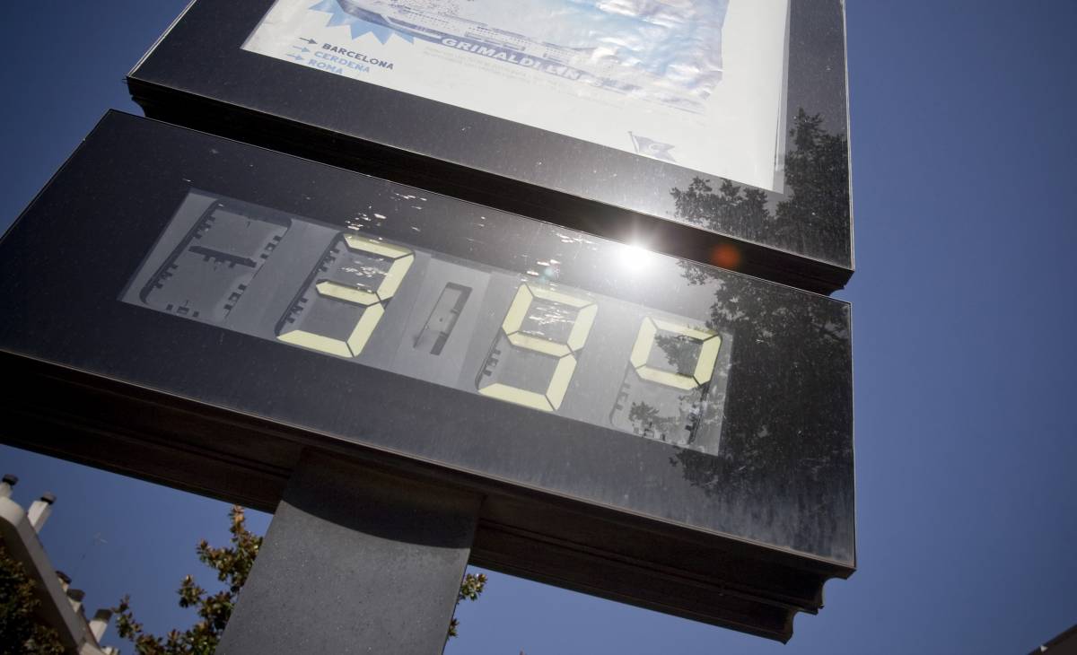 Un termòmetre marca temperatures elevades a Terrassa - Nebridi Aróztegui Un termòmetre marca temperatures elevades a Terrassa