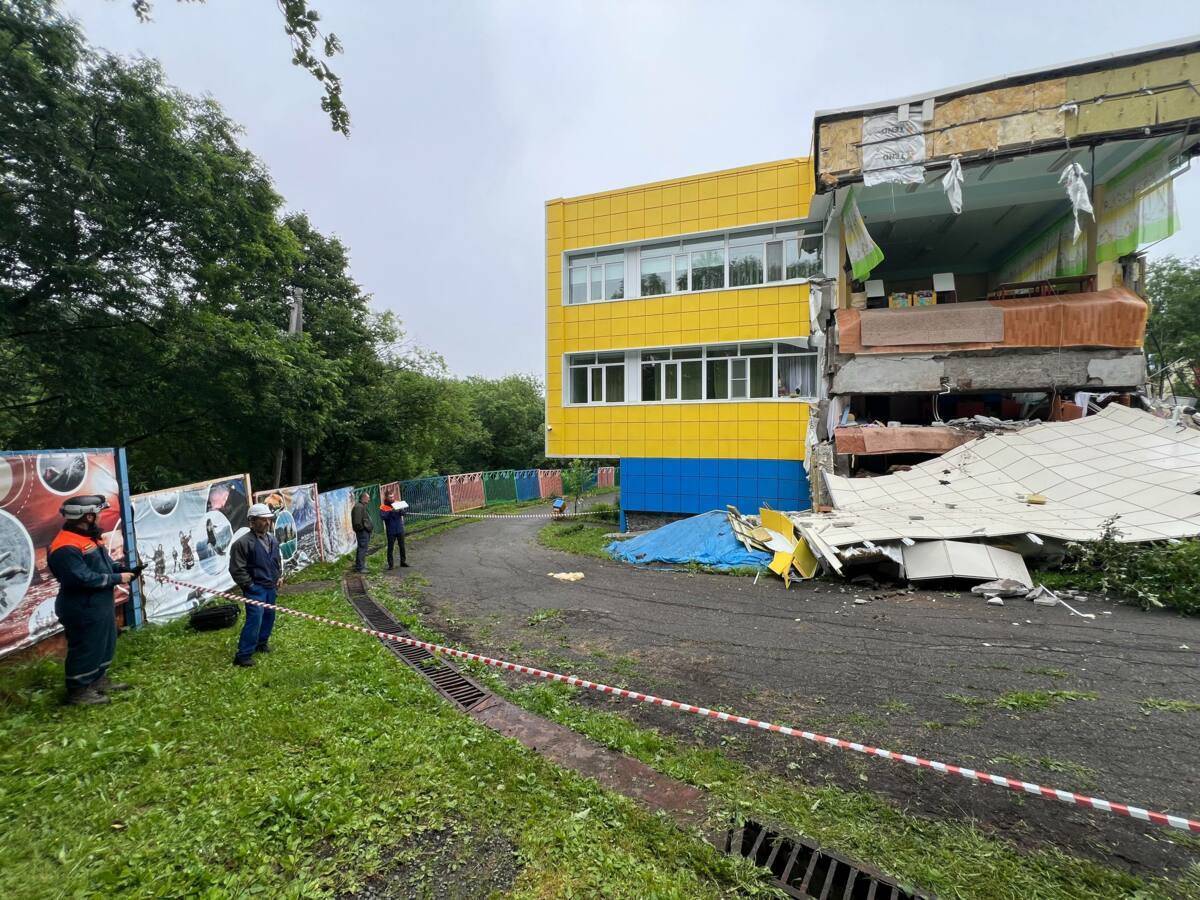 Unes de les imatges més impactants del terratrèmol: un quiròfan rus opera tot i la sacsejada