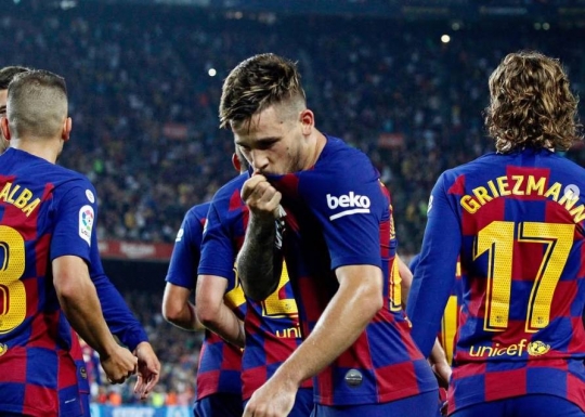 Un exjugador del Barça, ingressat per una mossegada d'un gos als genitals