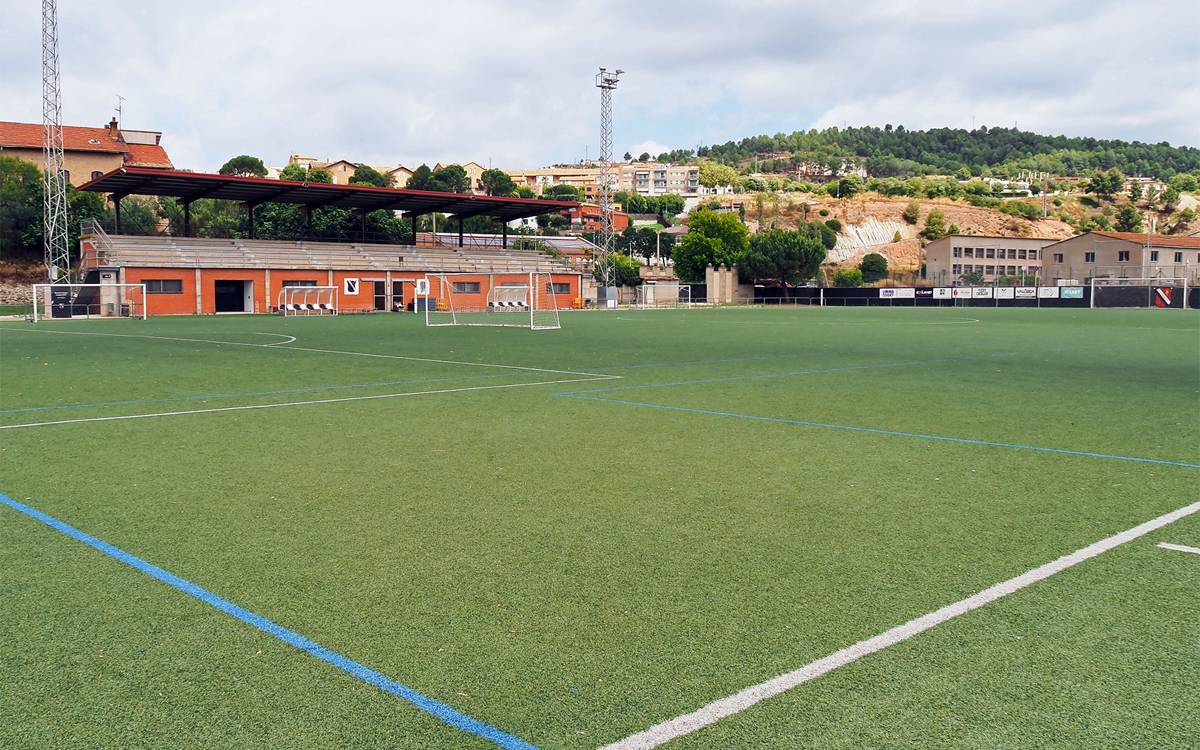 Súria comença l'agost la renovació de la gespa del Camp Municipal de Futbol