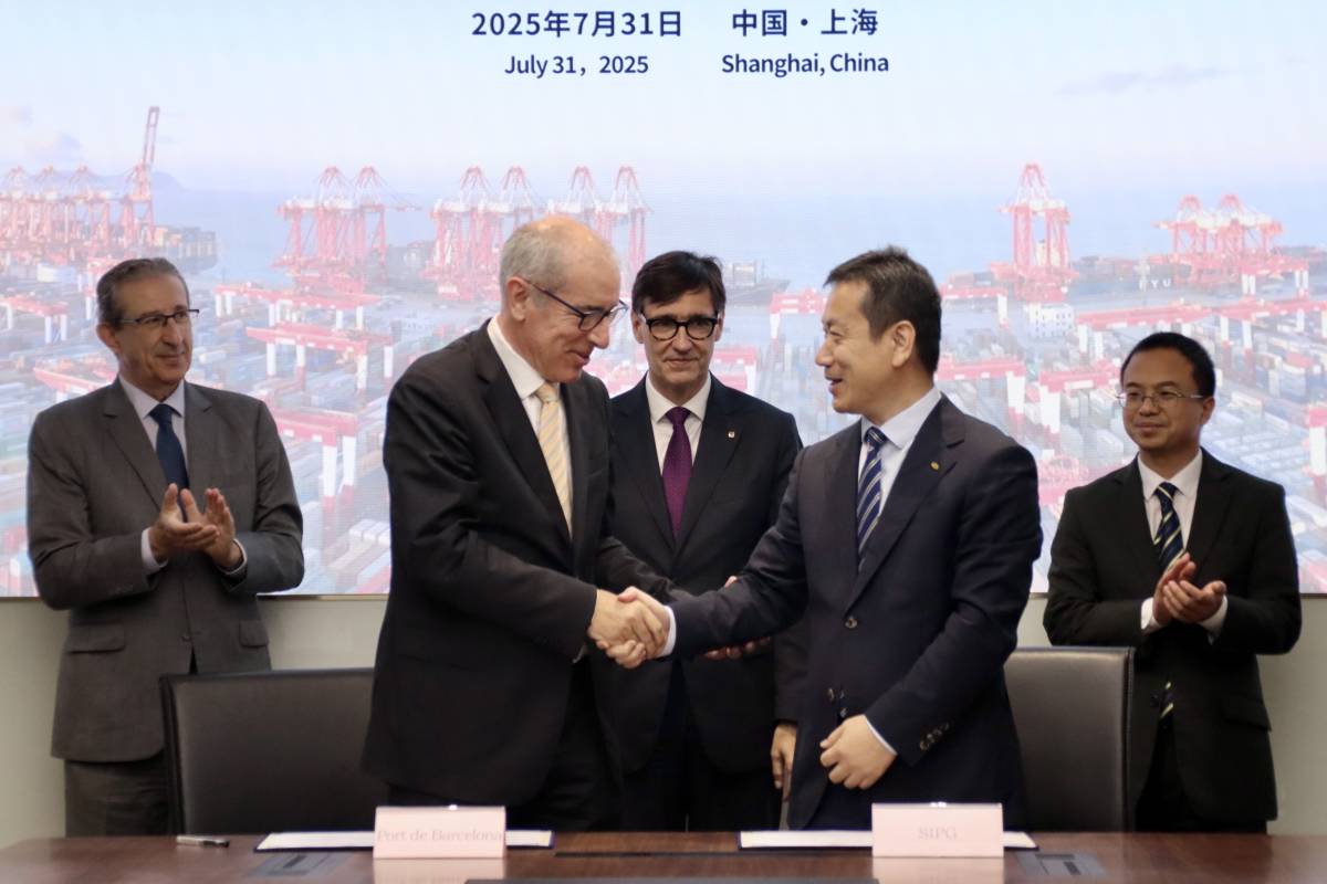 Barcelona i Shanghai signen un acord per un corredor marítim neutre en emissions