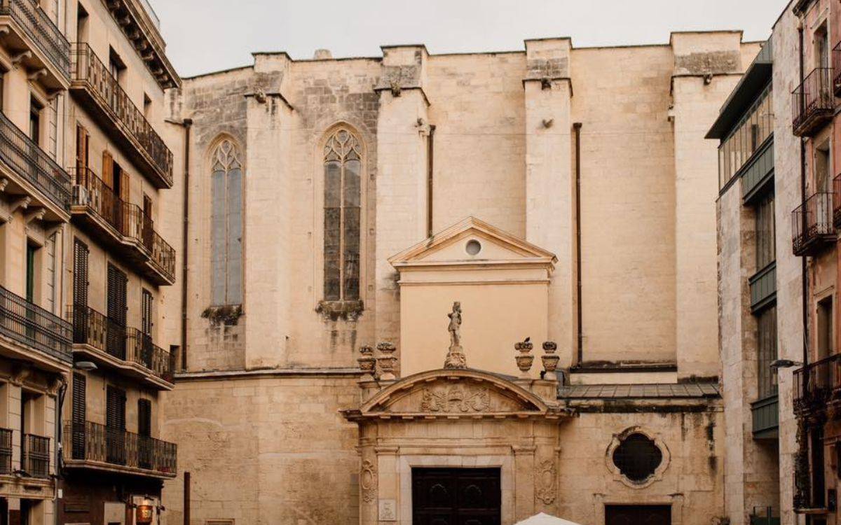 La Torre del Cambrer es troba en el lateral dret de la plaça del Castell. - Reus Promoció / L.S