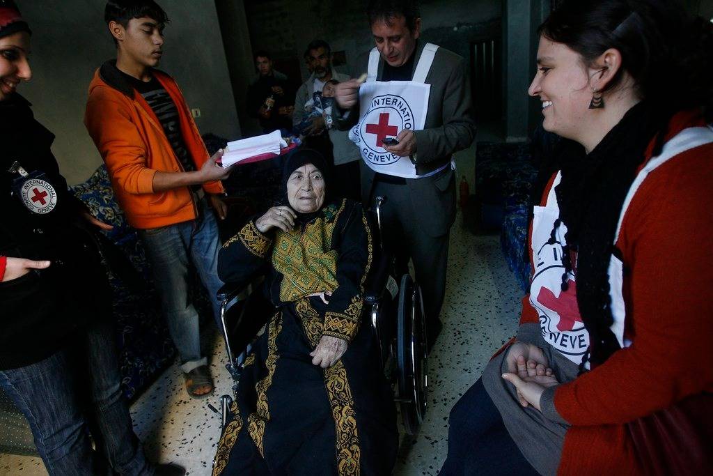 Membres del Comitè Internacional de la Creu Roja a la Franja de Gaza - CEDIDA Membres del Comitè Internacional de la Creu Roja a la Franja de Gaza