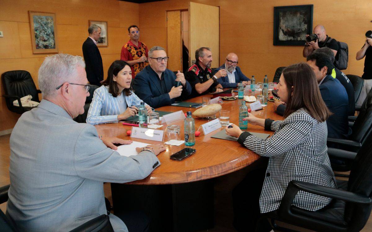 Parlon es compromet a reforçar tot l'any la comissaria dels Mossos a Salou sense concretar els efectius