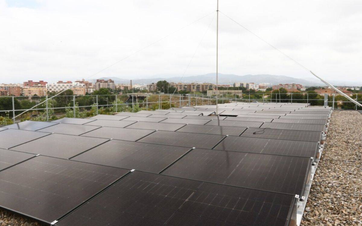 Les plaques solars de la URV ja cobreixen gairebé el 10% del consum energètic de la universitat