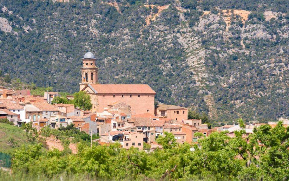 Un territori força escarpat envolta el poble d'Ulldemolins. - Naturaki
