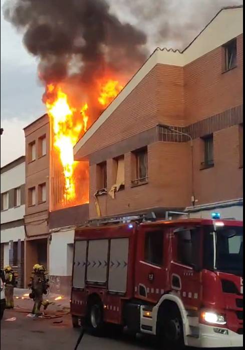 Un incendi a un habitatge ocupat a Sant Pere Nord acaba en baralla i desallotjament