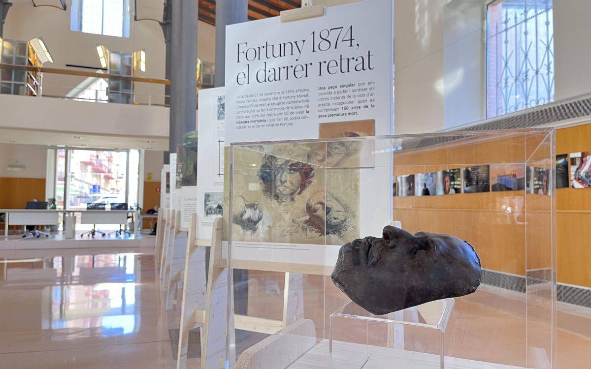 L'exposició sobre la màscara mortuòria de Fortuny torna a Reus i s'instal·la al Centre Cívic Migjorn