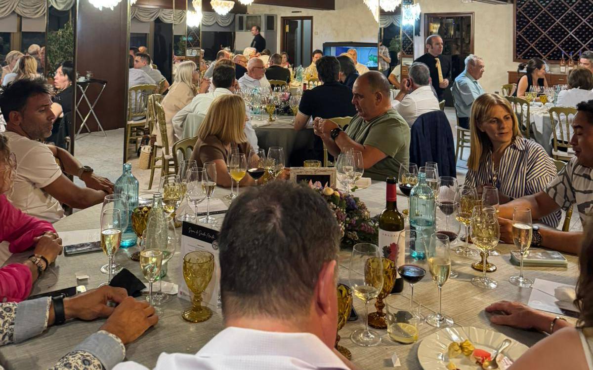 El Gremi d'Hoteleria del Bages homenatja dues trajectòries històriques en la celebració de Santa Marta