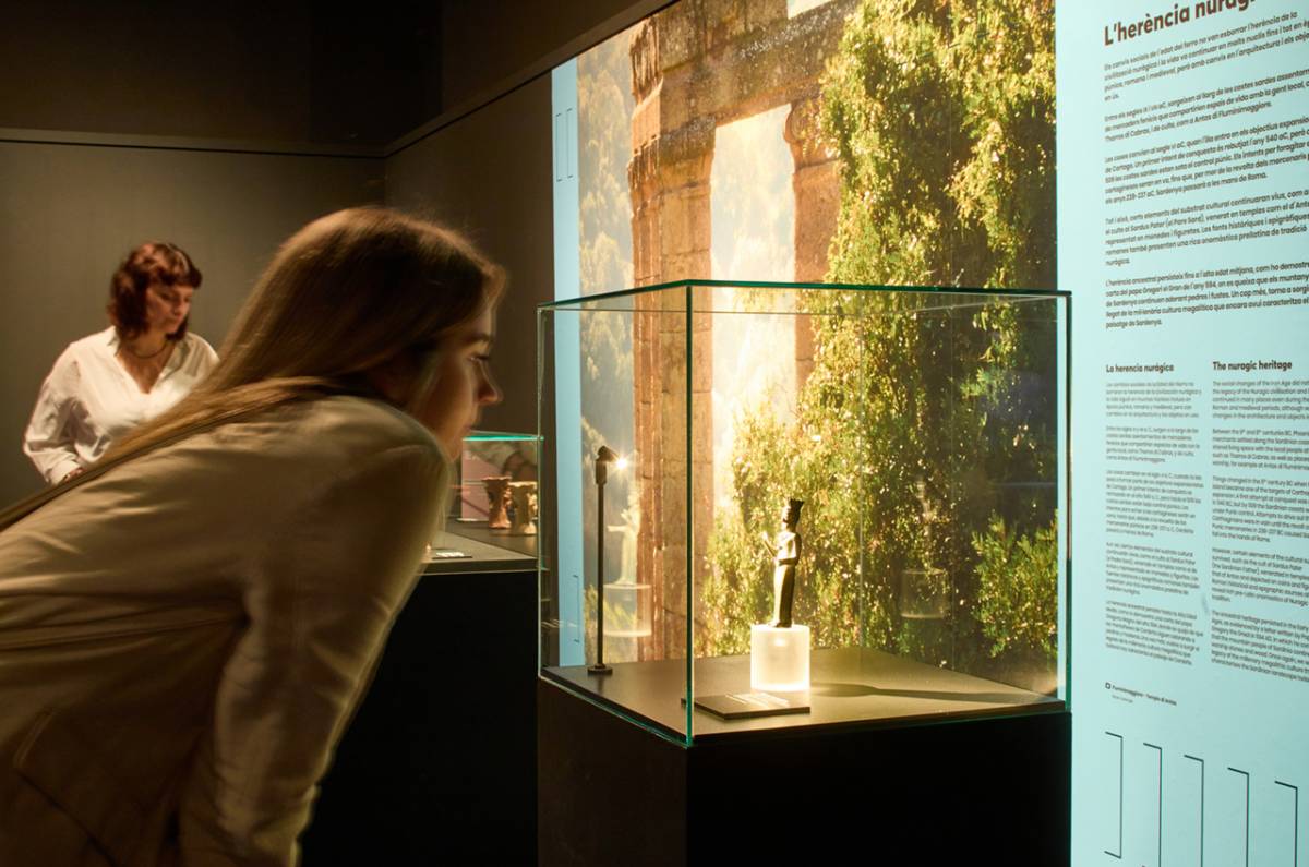 La mostra exhibeix 200 objectes arqueològics únics, provinents de museus de Sardenya - Pepo Segura (Arxiu MAC) La mostra exhibeix 200 objectes arqueològics únics, provinents de museus de Sardenya