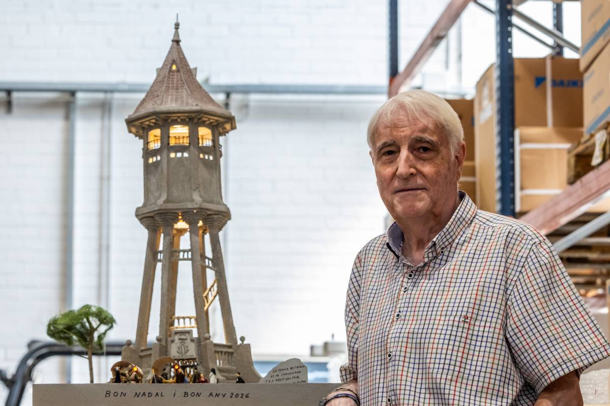 El sabadellenc que està construint la ciutat en miniatura amb materials reutilitzats 