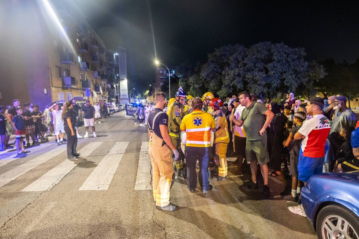 La víctima entrant a l`ambulància - Juanma Peláez La víctima entrant a l`ambulància