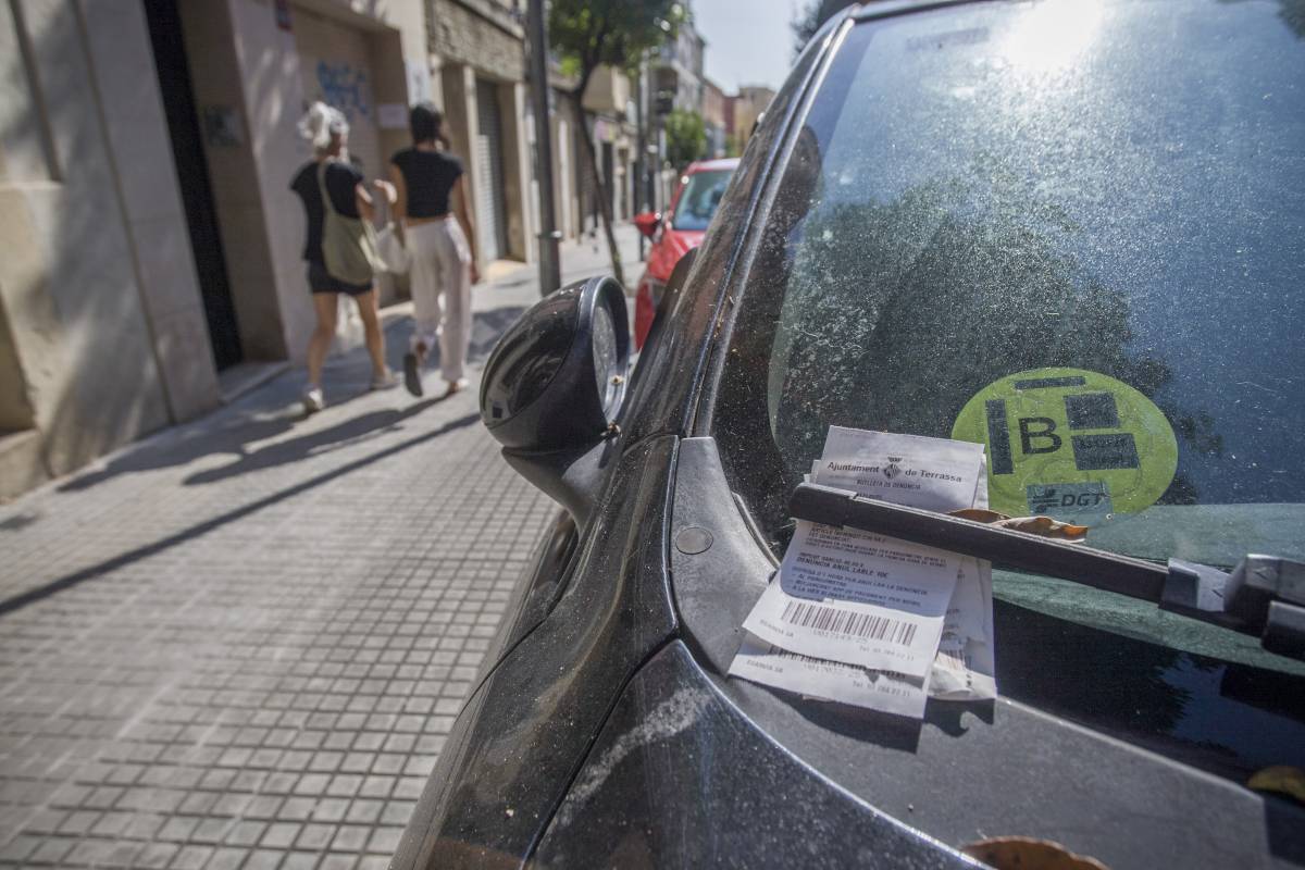 Prop de 300.000 euros en multes a la zona blava durant el primer semestre de 2025