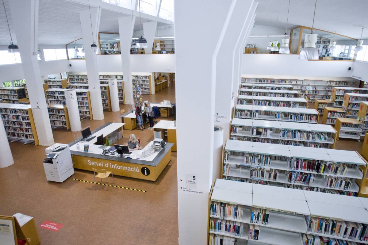 La Biblioteca Central, una oportunitat per llegir i fugir de la calor - Nebridi Aróztegui La Biblioteca Central, una oportunitat per llegir i fugir de la calor