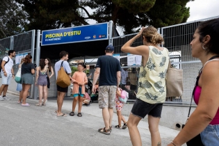 Missió remullar-se a Barcelona: entre la massificació i les desigualtats