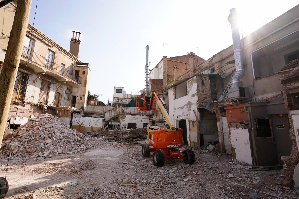 L`edifici del Toc al 2 inicien el procés de demolició - David Chao L`edifici del Toc al 2 inicien el procés de demolició