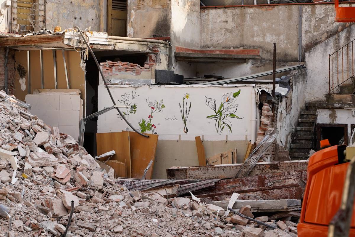 L`edifici del Toc al 2 inicien el procés de demolició - David Chao L`edifici del Toc al 2 inicien el procés de demolició