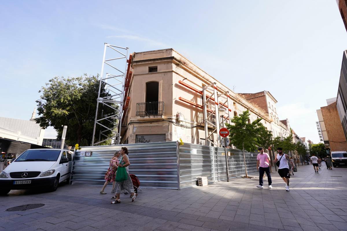 L`edifici del Toc al 2 inicien el procés de demolició - David Chao L`edifici del Toc al 2 inicien el procés de demolició