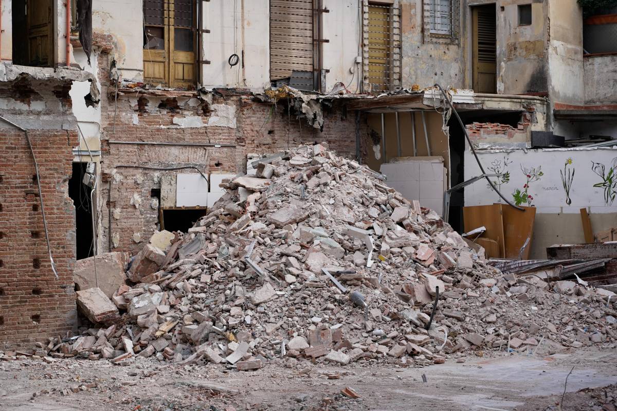 L`edifici del Toc al 2 inicien el procés de demolició - David Chao L`edifici del Toc al 2 inicien el procés de demolició