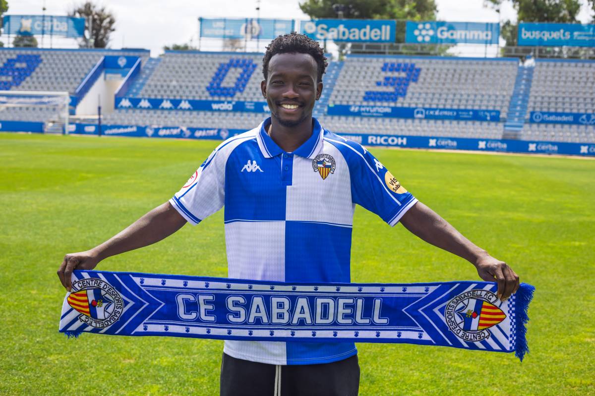 Quadri, amb la bufanda del Centre d`Esports