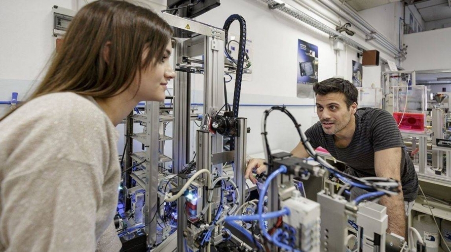Educació millora les xifres de les places d'FP: 81.000 assignacions ja fetes en ple estiu