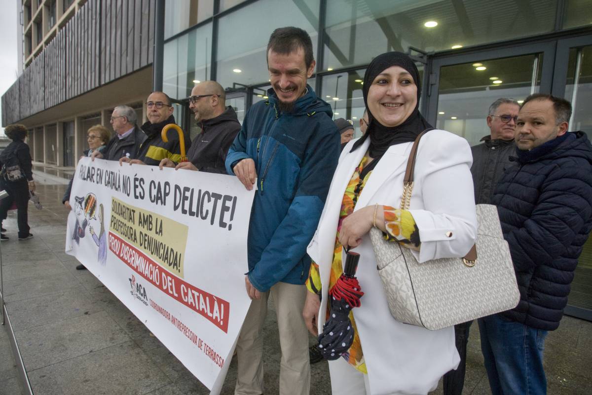 La professora discriminada pel català podrà ser acusació particular