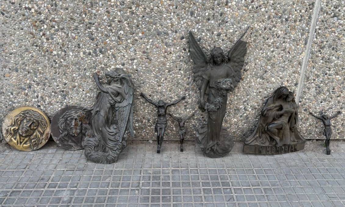 Detinguda per robar creus i medallons de bronze d’un cementiri del Pla d’Urgell